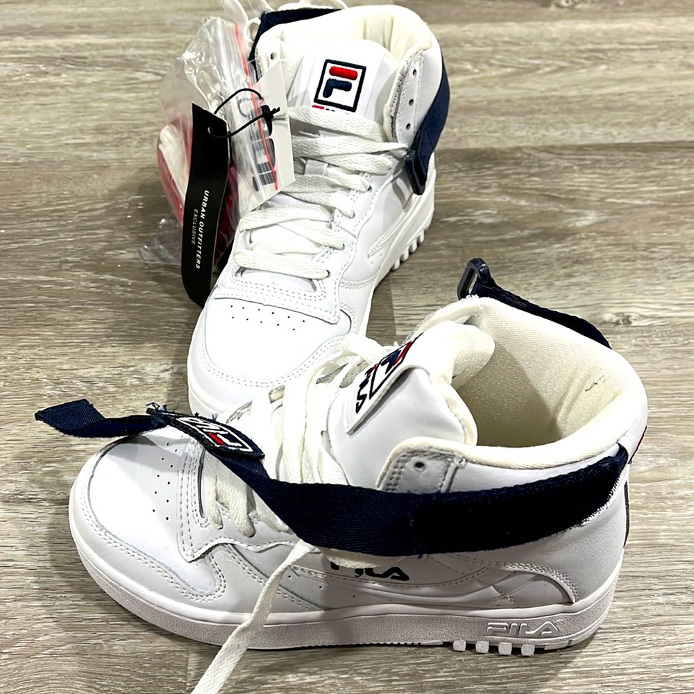 Fila white/fnvy/fred womens sneakers